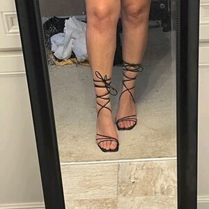 Black heels straps